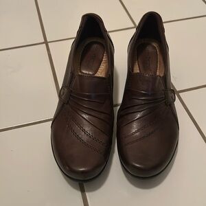 Earth origins. Size 9.